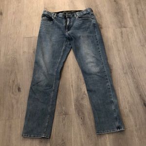 Eddie Bauer Mens Slim 33x32 Light wash jeans